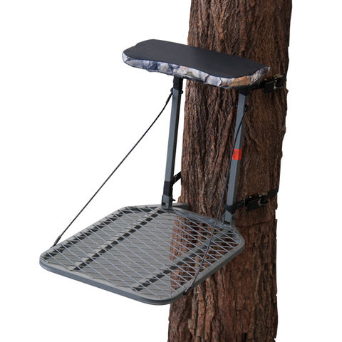 TS104 狩猎树座树攀登者挂在树架上 